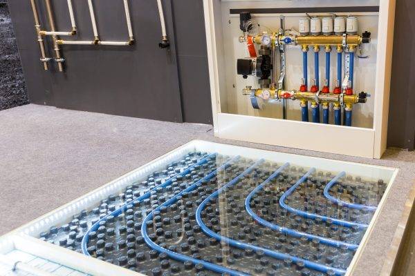 Floor heating distributor, exhibition sample in the store. Mounting or installation scheme, warm house control